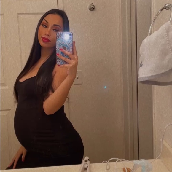 Meet Your Posher, Alyssa❤️ - Picture 1 of 2